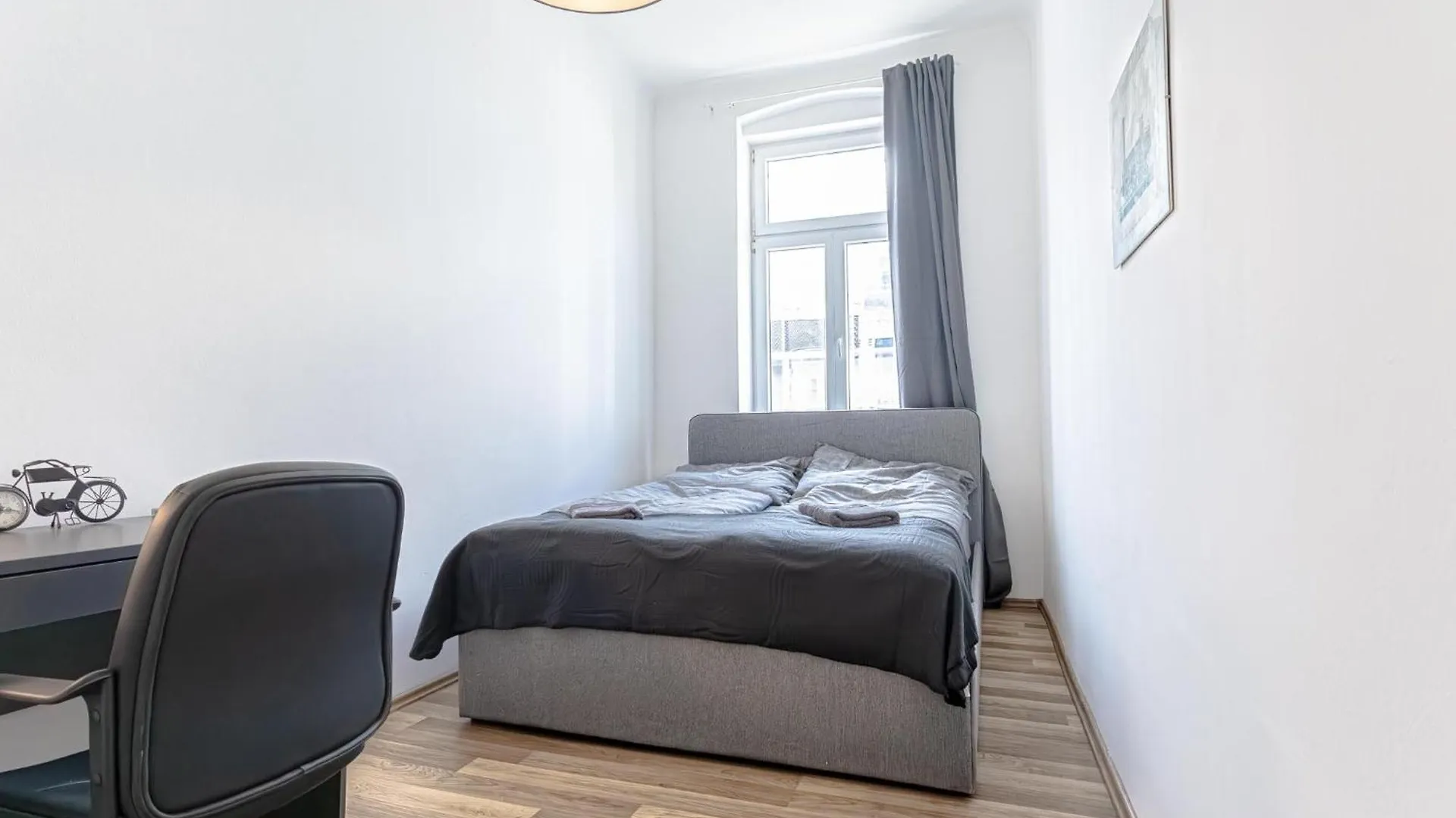 Modern Comfort 2-Bedroom, Near Westbahnhof Wien 0*,  Österreich