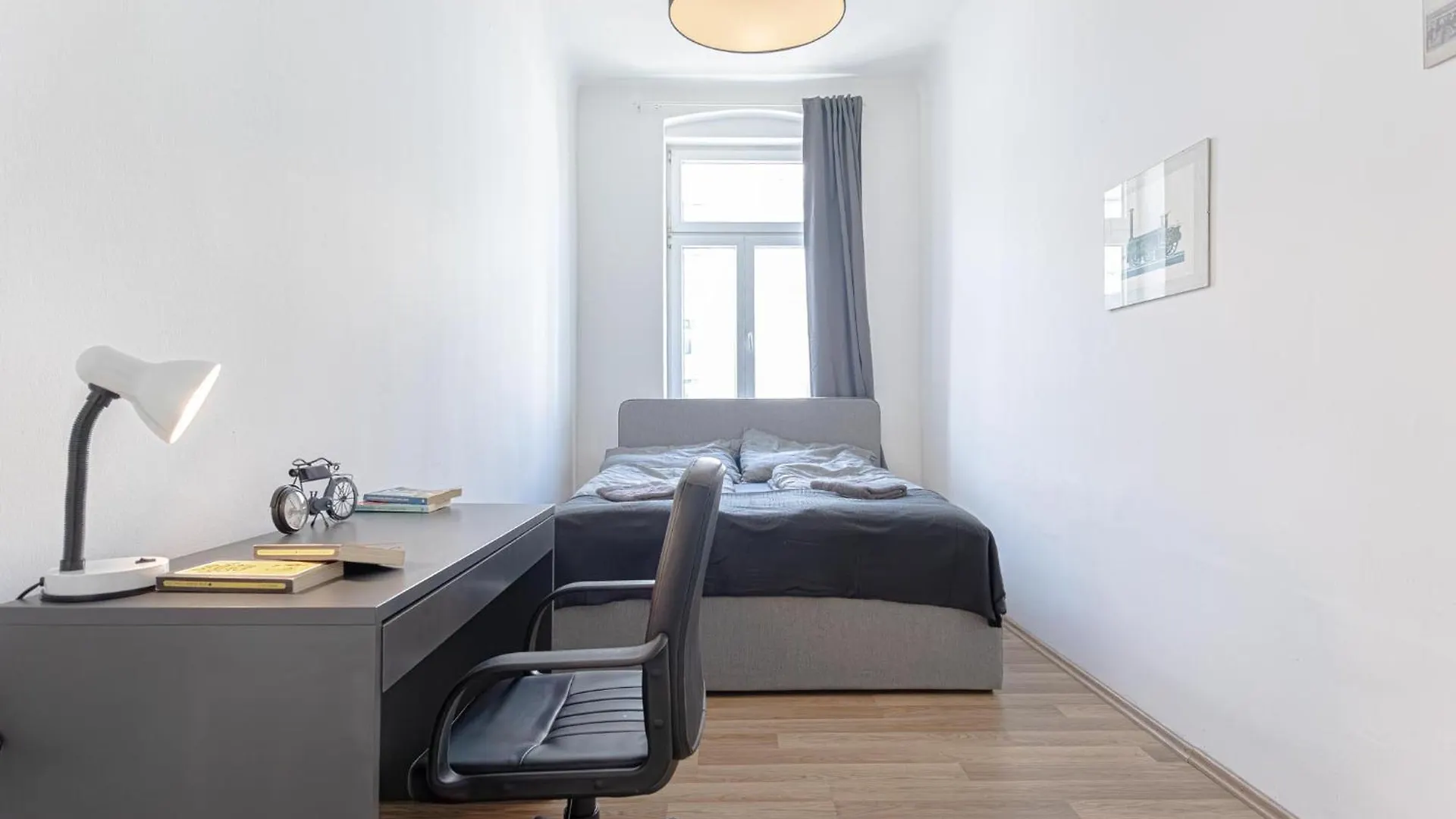 Modern Comfort 2-Bedroom, Near Westbahnhof Wien