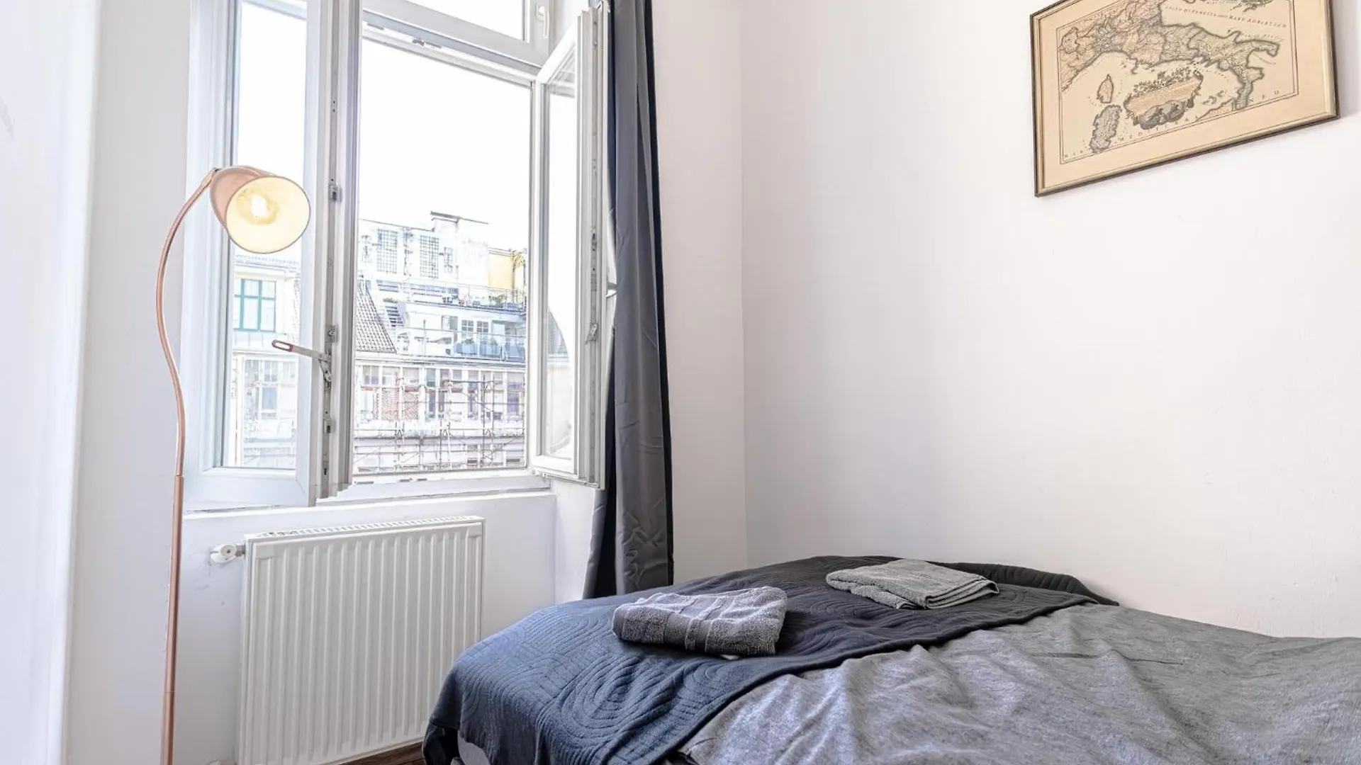 Modern Comfort 2-Bedroom, Near Westbahnhof Wien 0*,
