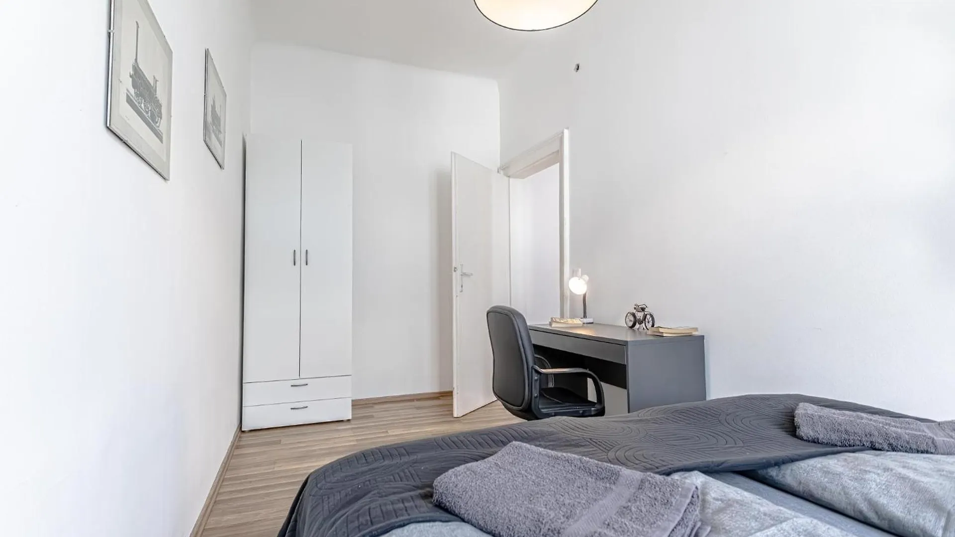 Modern Comfort 2-Bedroom, Near Westbahnhof Vienna Appartamento